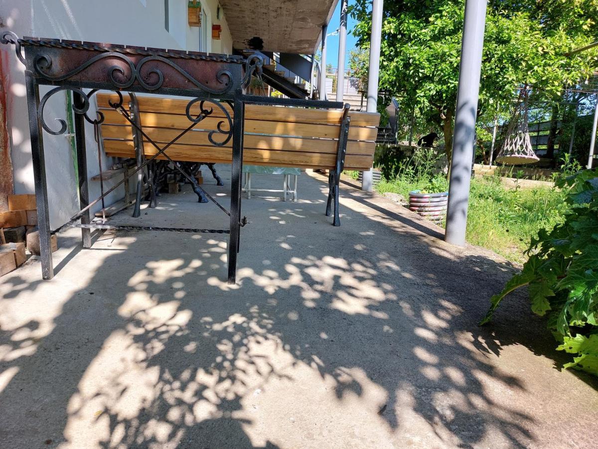 Lakeside Green Balcony Home Tskaltubo Exterior photo