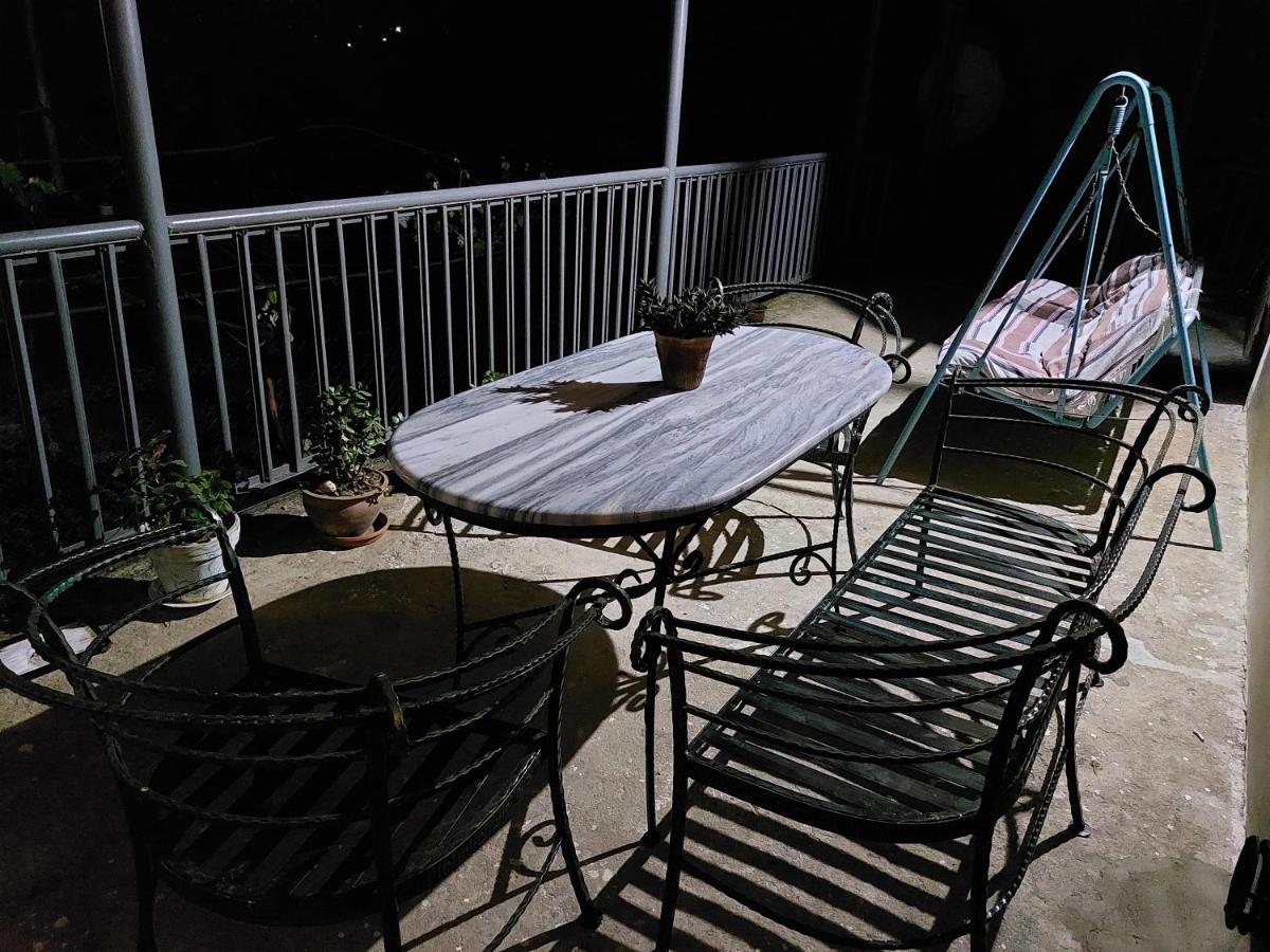 Lakeside Green Balcony Home Tskaltubo Exterior photo