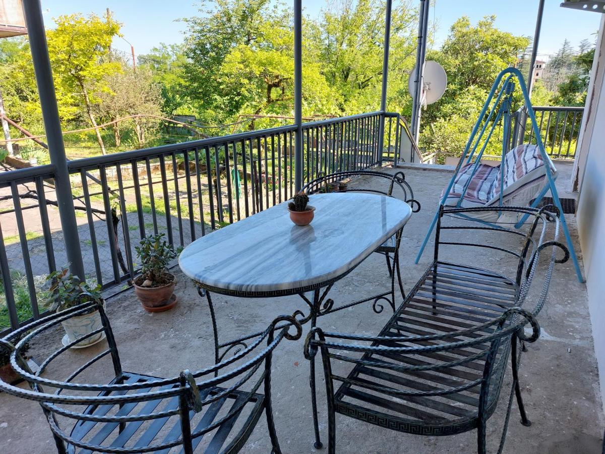 Lakeside Green Balcony Home Tskaltubo Exterior photo